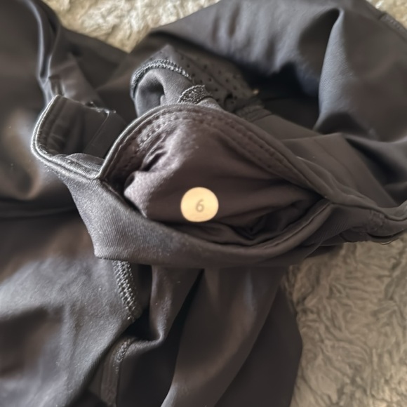 Excellent condition lululemon crop leggings - Picture 4 of 4